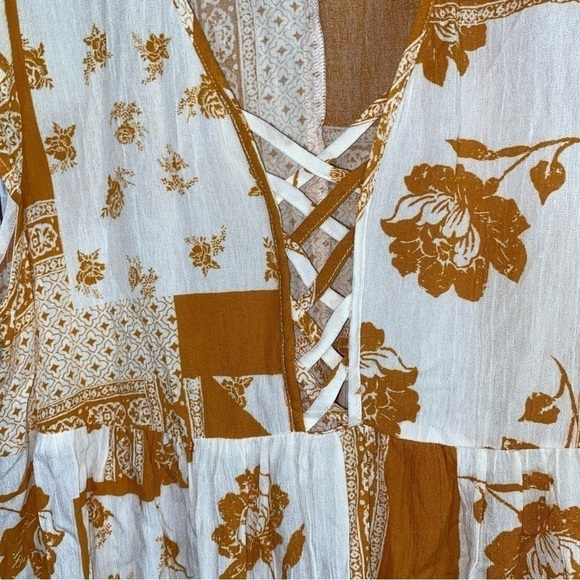 Chloe & Katie Patchwork Floral Blouse - Picture 3 of 6